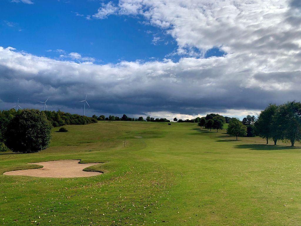 Das Bild zeigt den Golfplatz des Golfclubs Siegen Olpe
